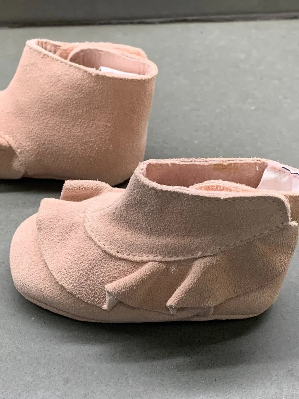 Janie and Jack Blush Pink Suede Ruffle Crib Shoes Baby Size 3-6 Months